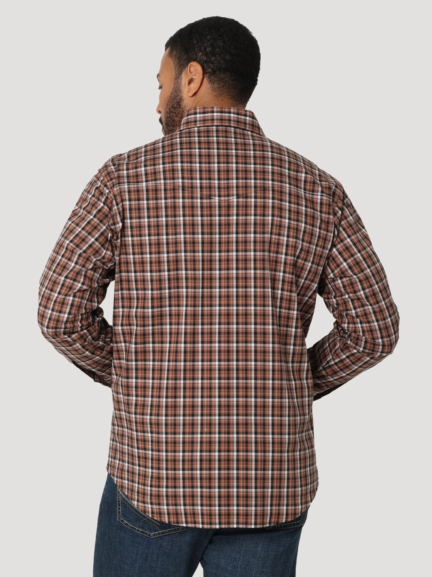 Wrangler Wrinkle Resist - Relaxed Fit Brown - Image 2